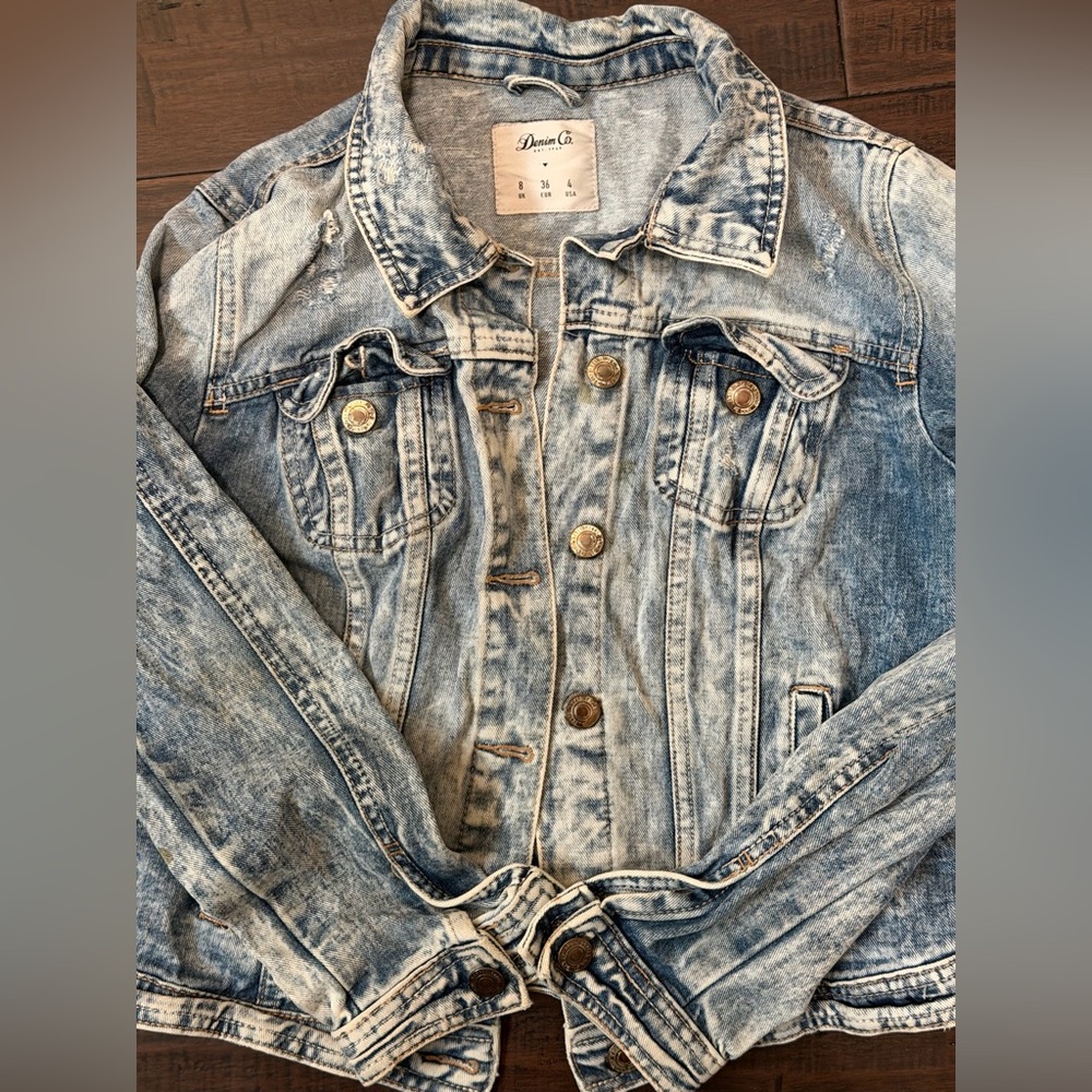 Denim&Co Light Wash Denim Jacket - Picture 2 of 3